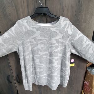 Xersion Harvard Gray Long Sleeve Pullover Carved Design Size L NWT